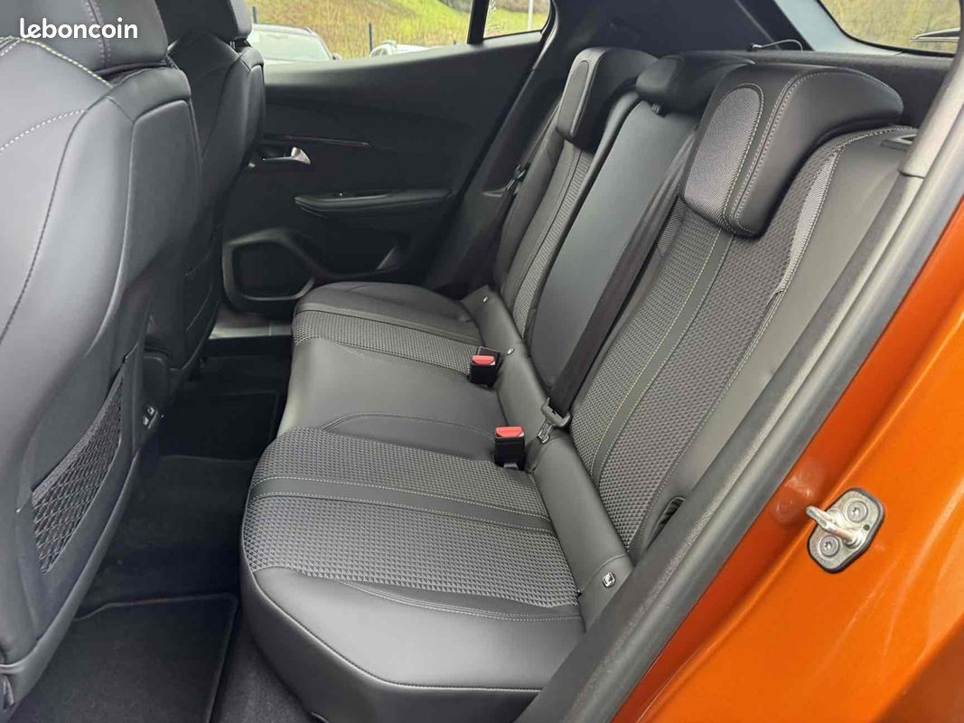 Peugeot 2008 1.5 BLUEHDI 130CH S&S GT EAT8 (image 11)