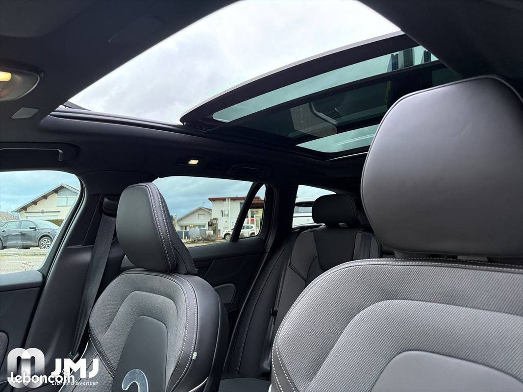 VOLVO V60 B4 197 ch DCT7 Ultra Style Dark (image 22)