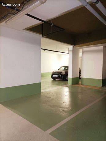 Place parking juste à côté T2 Jacques Henri Lartigue, RER C "Issy-Val de Seine "et "ISSY