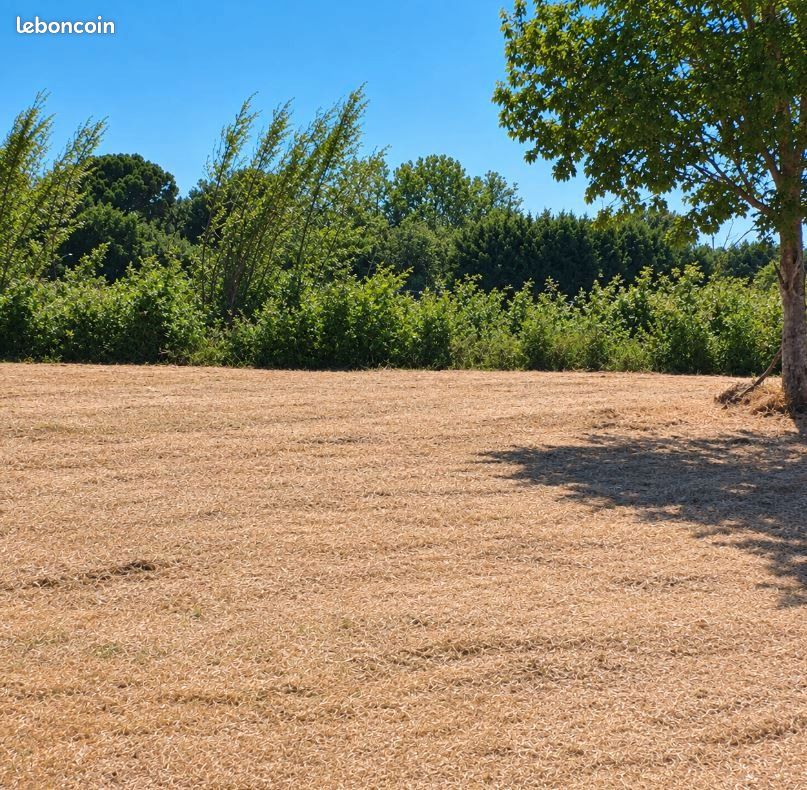 Terrain 600 m² Arles · 142 000 €