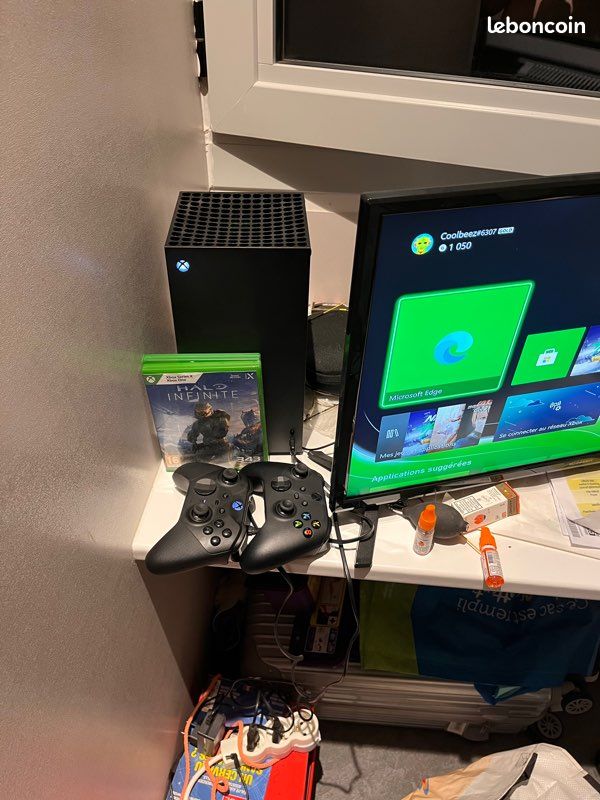 Xbox série x plus 2 manettes et deux jeux (image 1)