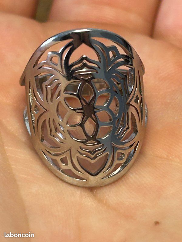 Bague Réglable Argentée – Forme Géométrique, Plaquée Argent – Sans Marque