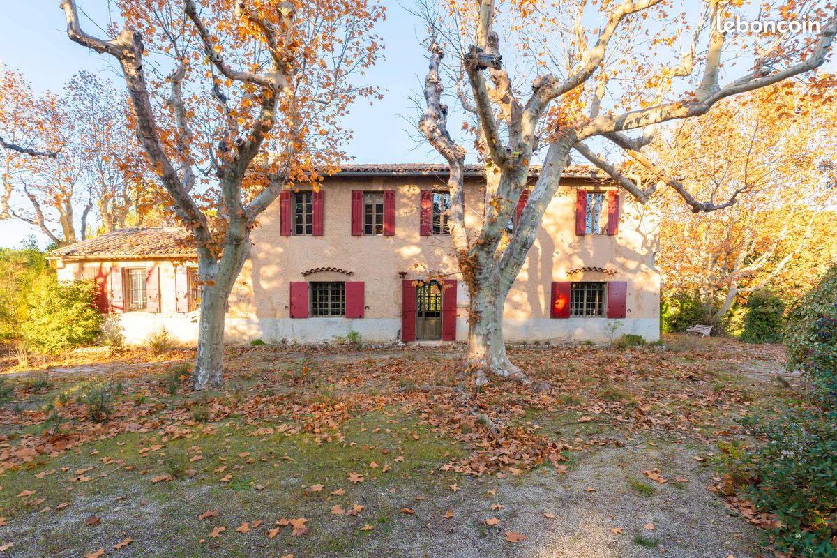 Maison 9 pièces 263 m² · à Ventabren · 263 m² · 885 000 €
