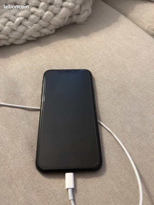 IPhone XR noir 128go (image 2)