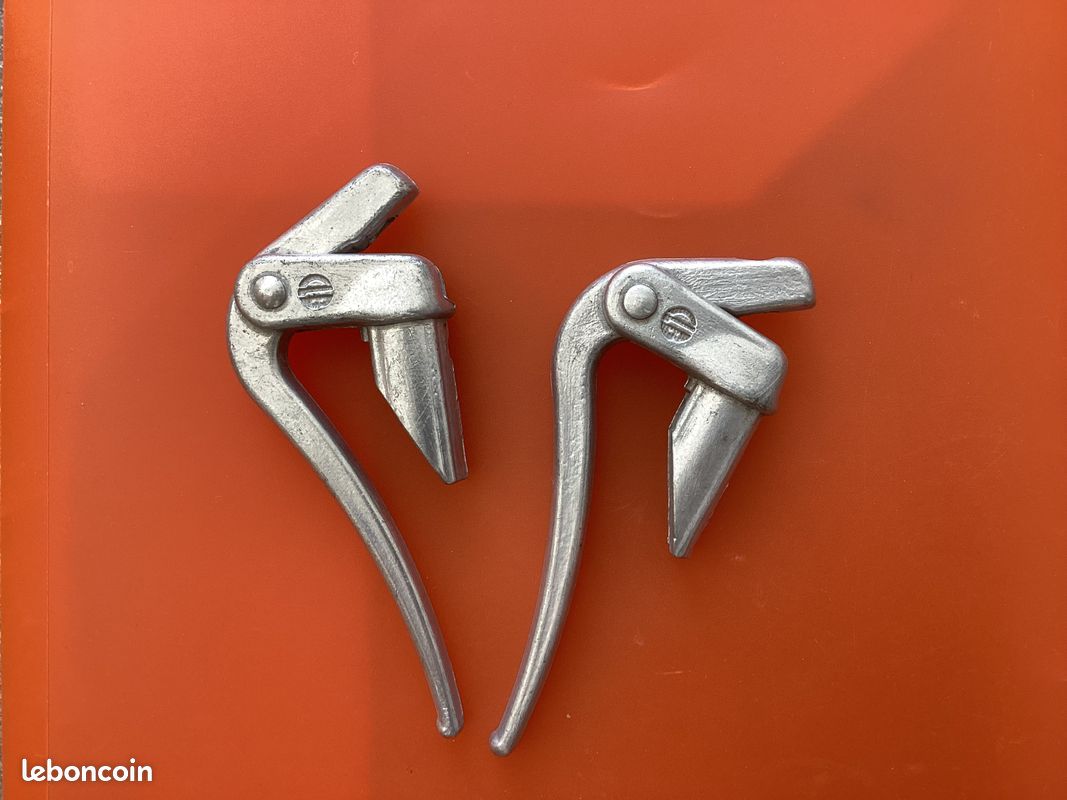 LEVIERS DE FREIN* FAVORIT*(Rares anciens ouverts à l'arrière )1/2