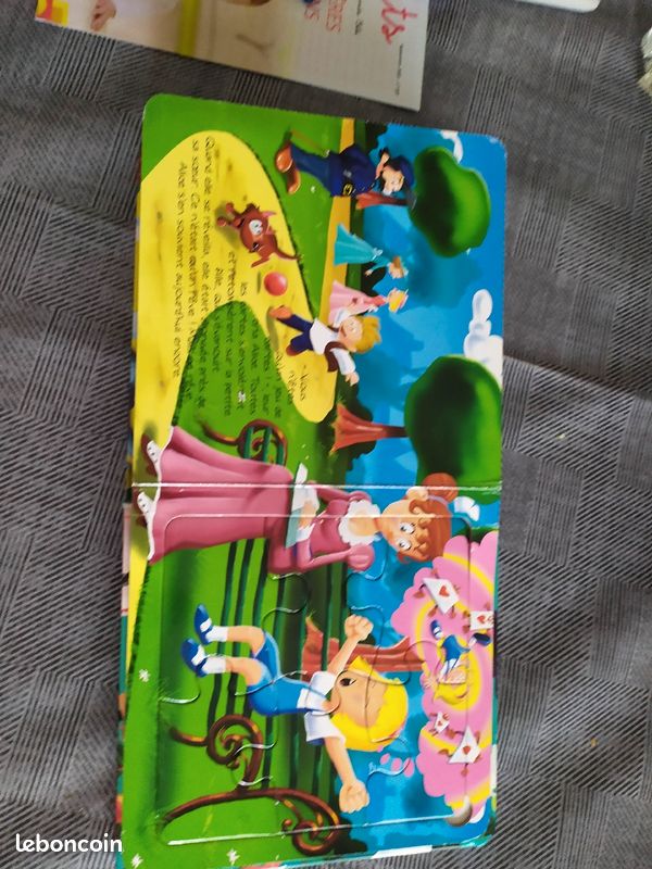 Livre puzzle Alice au pays des merveilles (image 8)