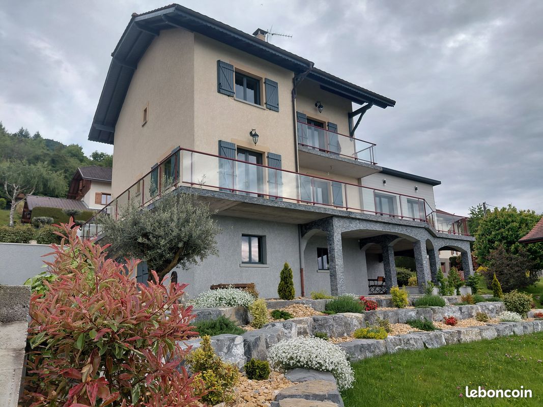 Maison 8 pièces 180 m² · à Lugrin · 180 m² · 880 000 €