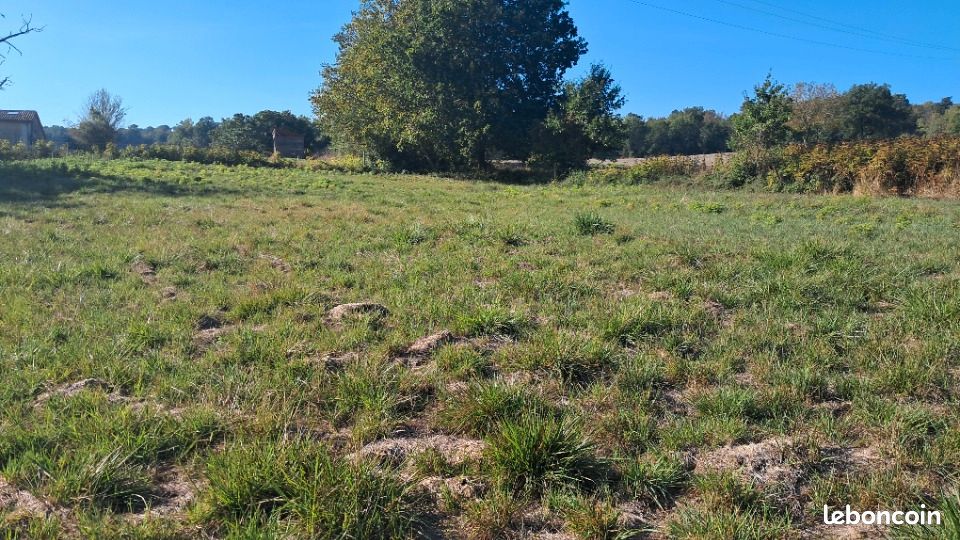 Terrain 1306 m² · à Sousmoulins · 24 000 €