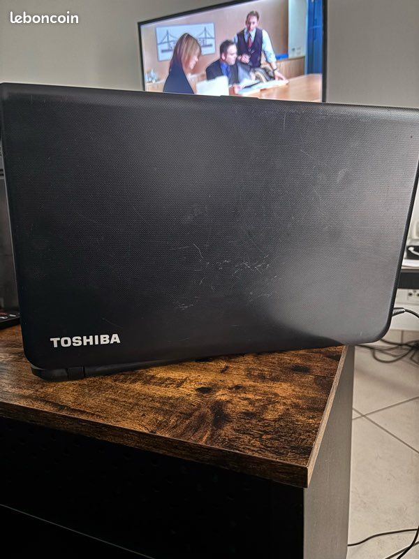 PC Toshiba Satellite (écran cassé) réparable ou récupérer pièces détachées (image 1)
