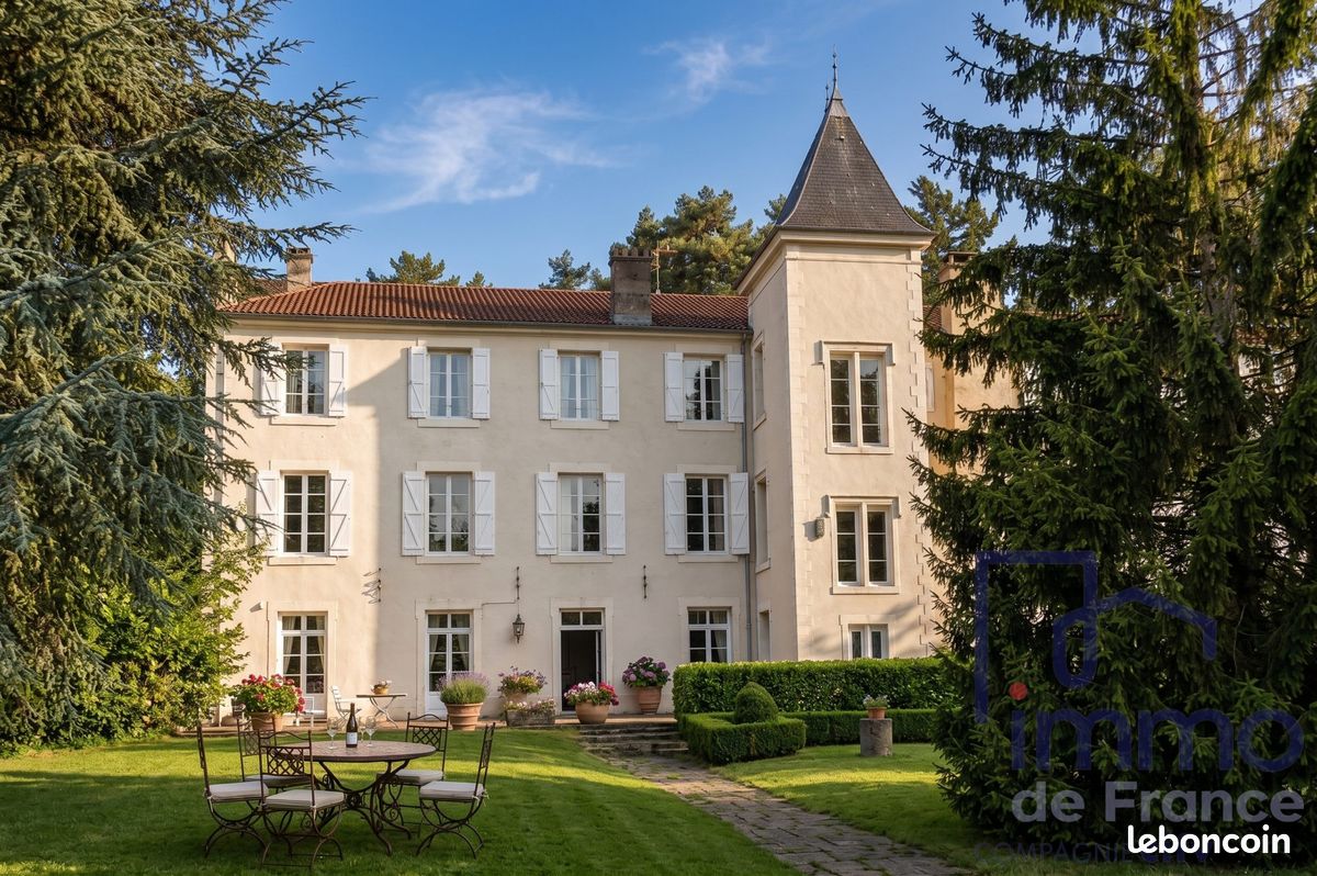 Maison 32 pièces 456 m² · à L'Étrat · 456 m² · 499 000 €