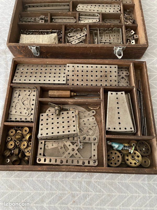 Meccano - Lot N° 10 plus de 200 pièces Meccano hors visserie images conformes