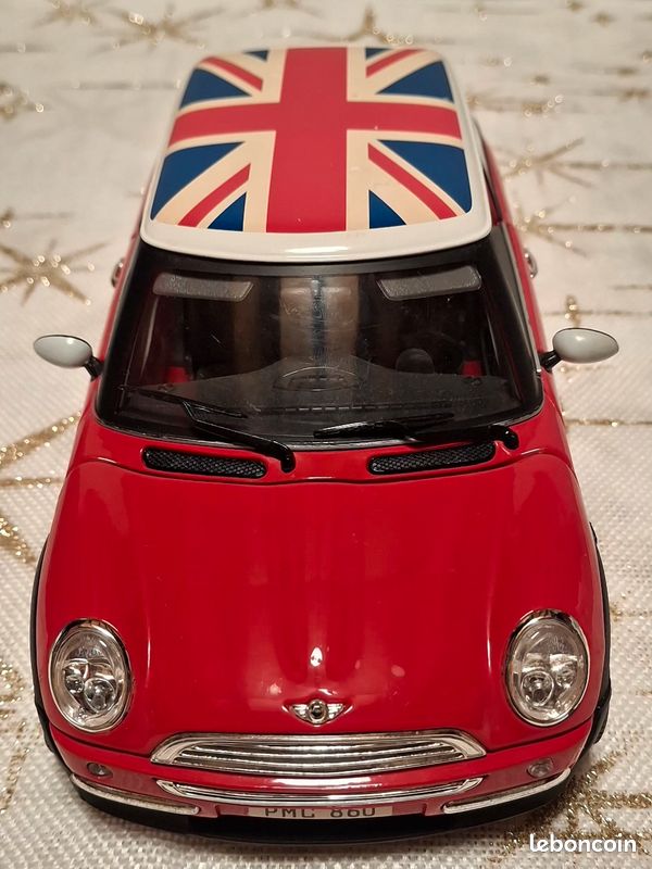 Mini Cooper S à échelle 1/43 – Modèle Métal Avec Drapeau Jaune, Portes Ouvrantes, Détail Finition