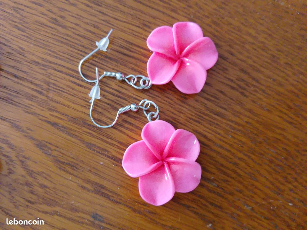 Boucle d'oreille fleur 8 (image 1)