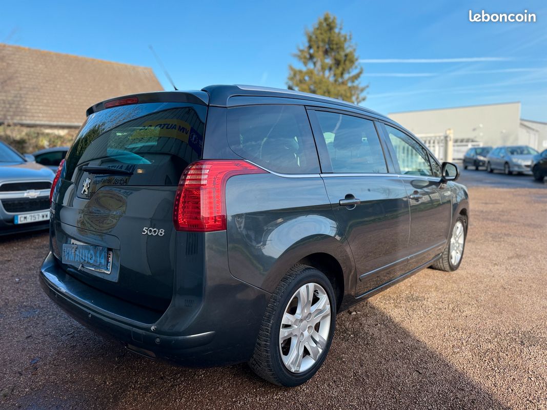 PEUGEOT 5008 1.6 HDi 112ch FAP BVM6 Allure 7pl (image 3)