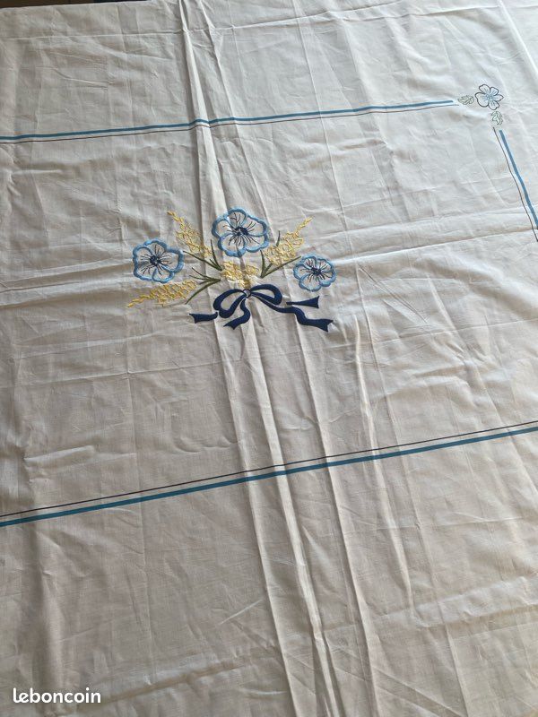 Nappe vintage avec broderie 100% coton blanche et bleue (image 6)
