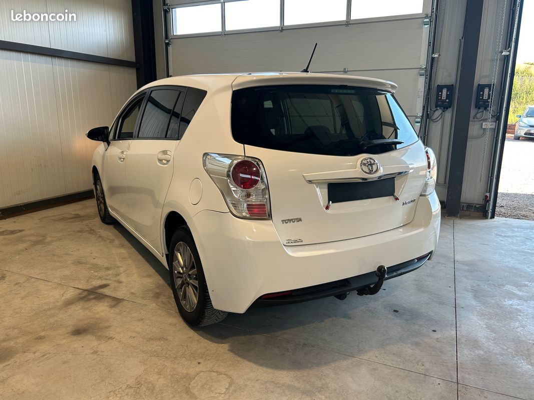 Toyota verso 112 d-4d design toit panoramique (image 5)