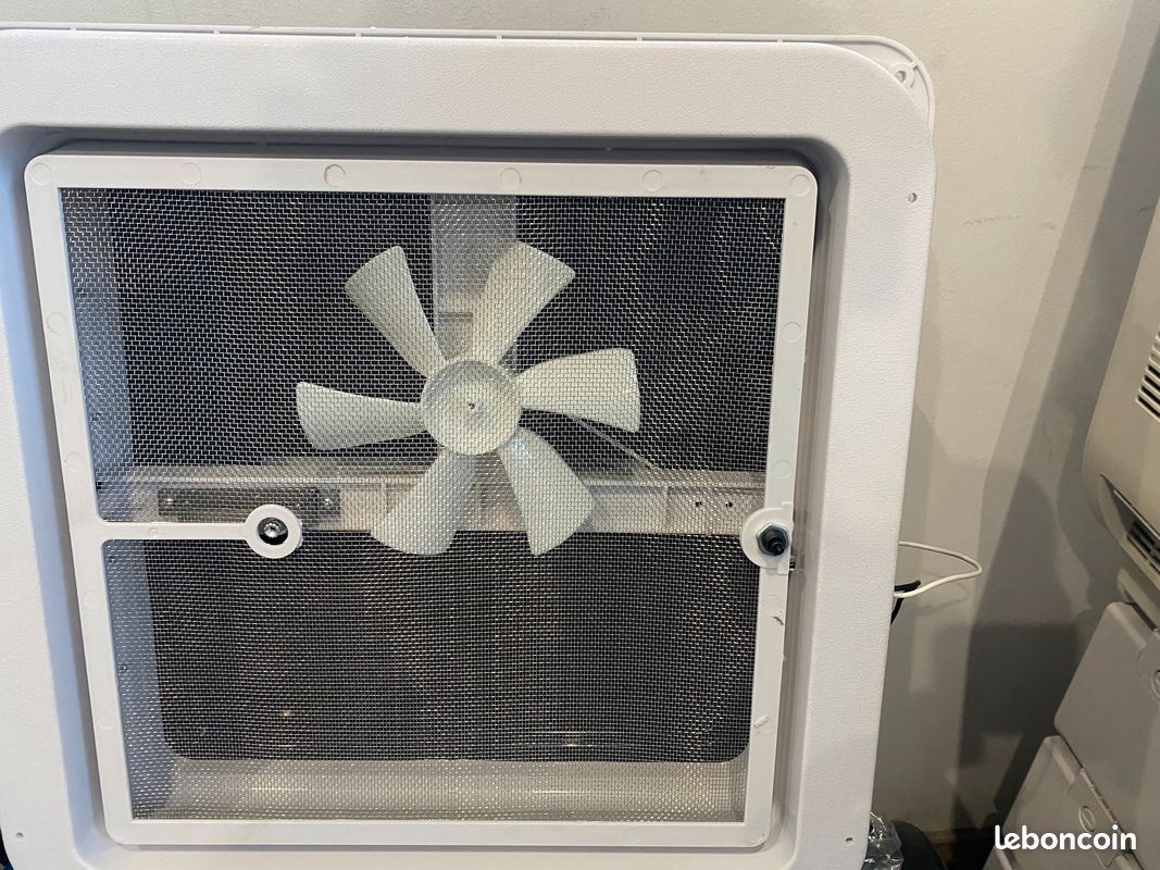 Lanterneaux avec ventilateur électrique (image 1)