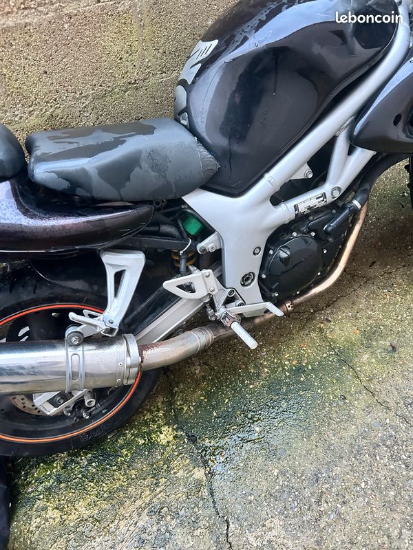 Entourage De Compteur Suzuki SV650 N - Modèles 2003 à 2006 - Occasion En Bon état
