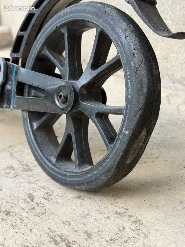Trotinette manuelle ( prix négociable) (image 5)