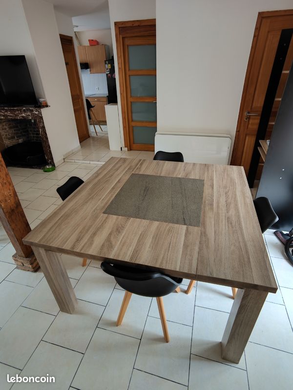 Table carré (image 1)