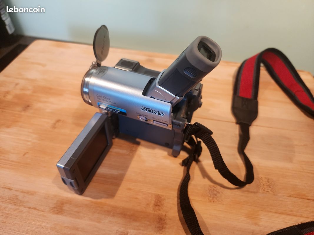 Caméscope Sony Handycam DCR-TRV14E MiniDV + Housse + Accessoires (Sans câble/batterie) (image 1)