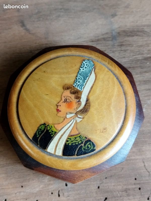 Petite boîte en bois tête de bretonne (image 1)