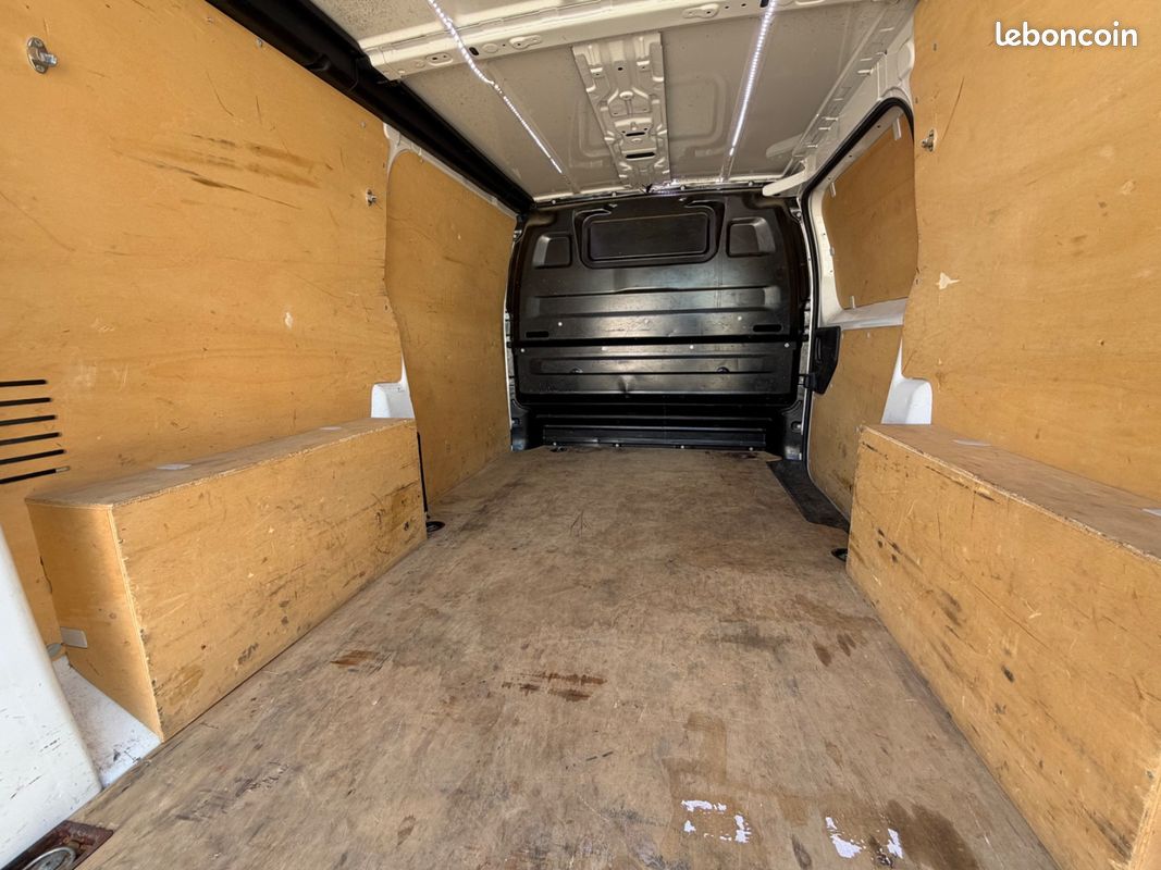 Citroën Jumpy 2.0 BlueHDi L2 177 cv/ Boîte auto/ Caméra de recul / Apple CarPlay / Régulateur de vitesse / Climatisation (image 22)