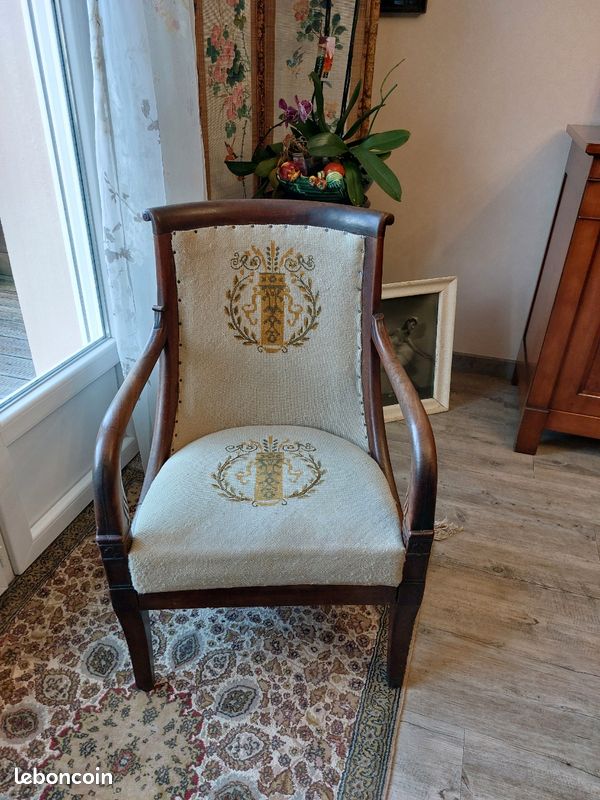 Fauteuil d'époque restauration tapisserie aux points (image 1)