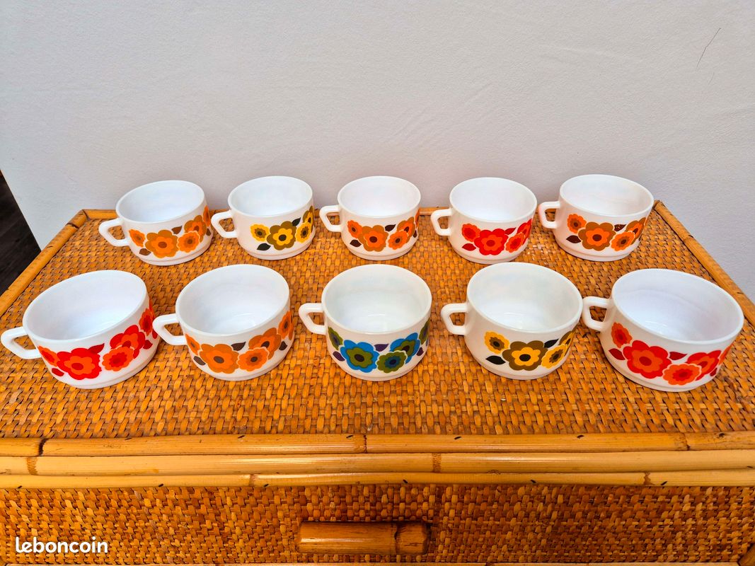 Lot de tasses à fleurs vintage arcopal lotus (image 5)