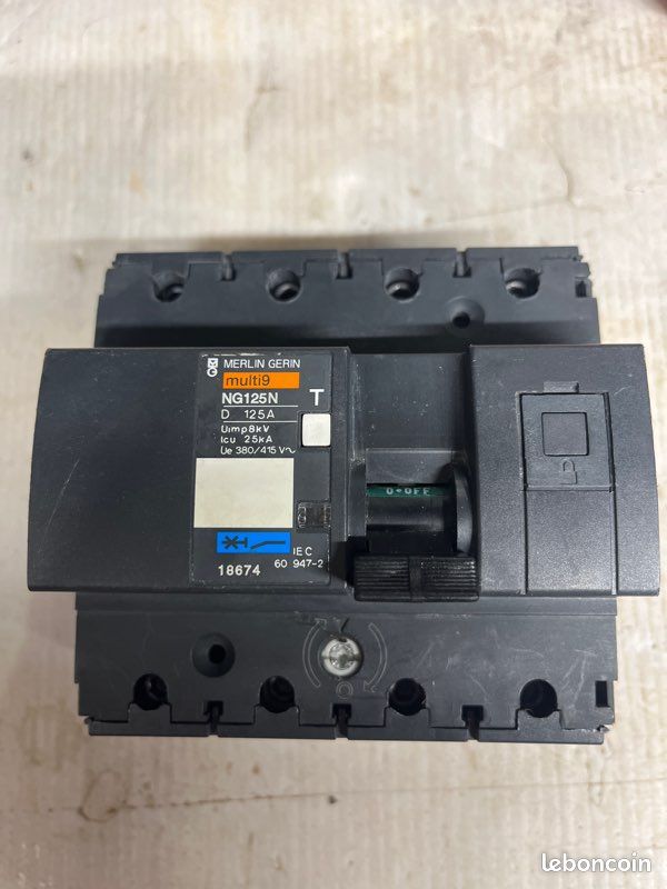 Disjoncteur NG125N 125A 4poles Merlin Gerin (image 1)