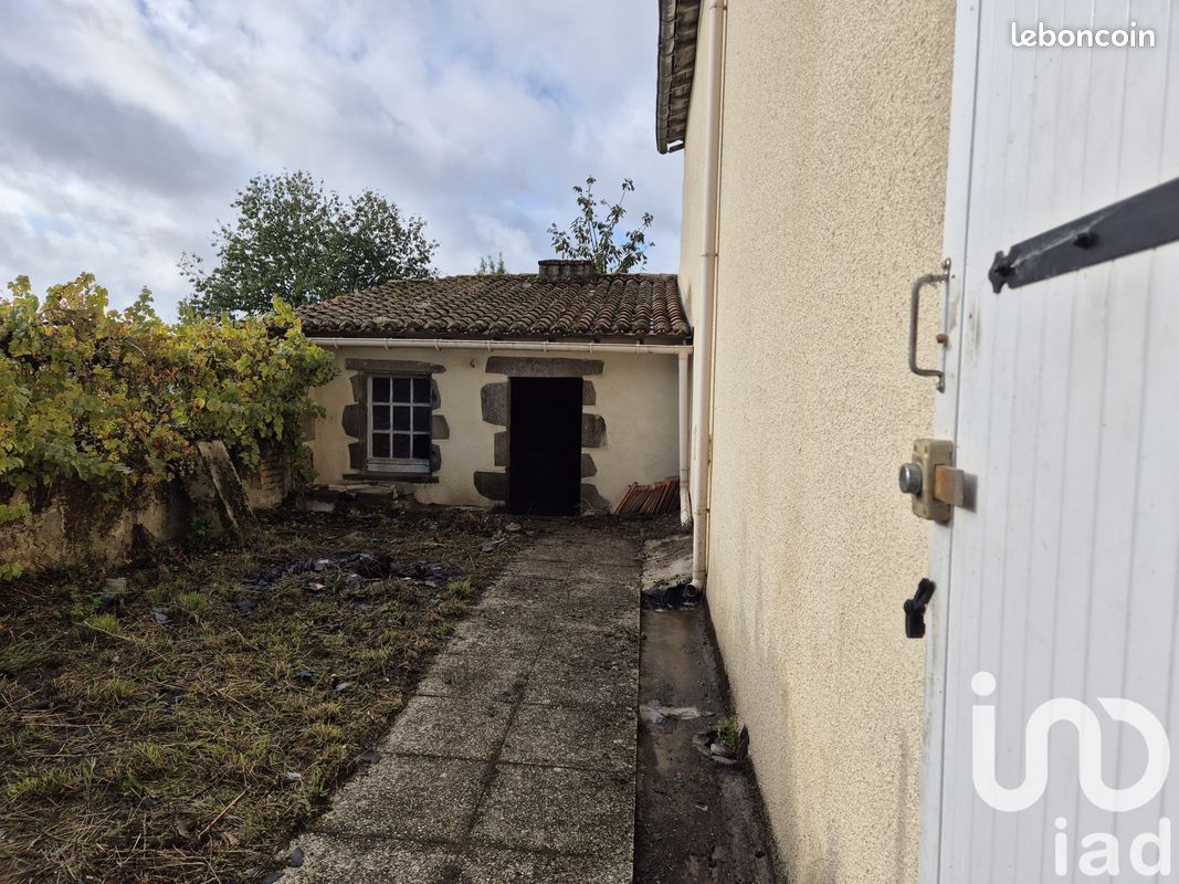 Maison 4 pièces 81 m² · à Saint-Varent · 81 m² · 60 000 €