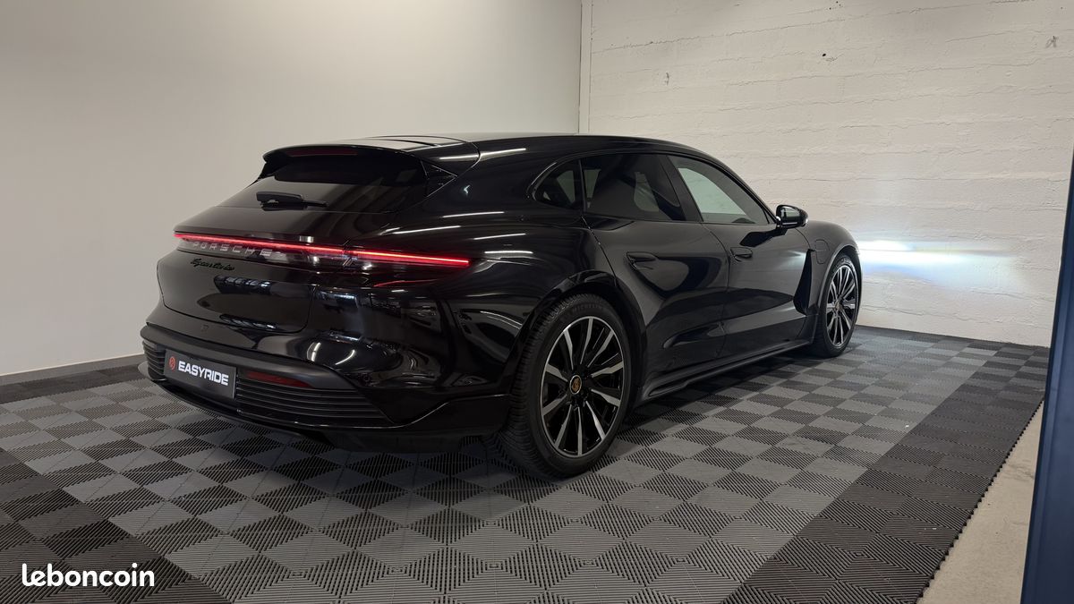 Porsche Taycan Turbo Sport Turismo / ROUE ARRIÈRES DIRECTRICES / SPORT CHRONO / PDCC / BOSE (image 2)