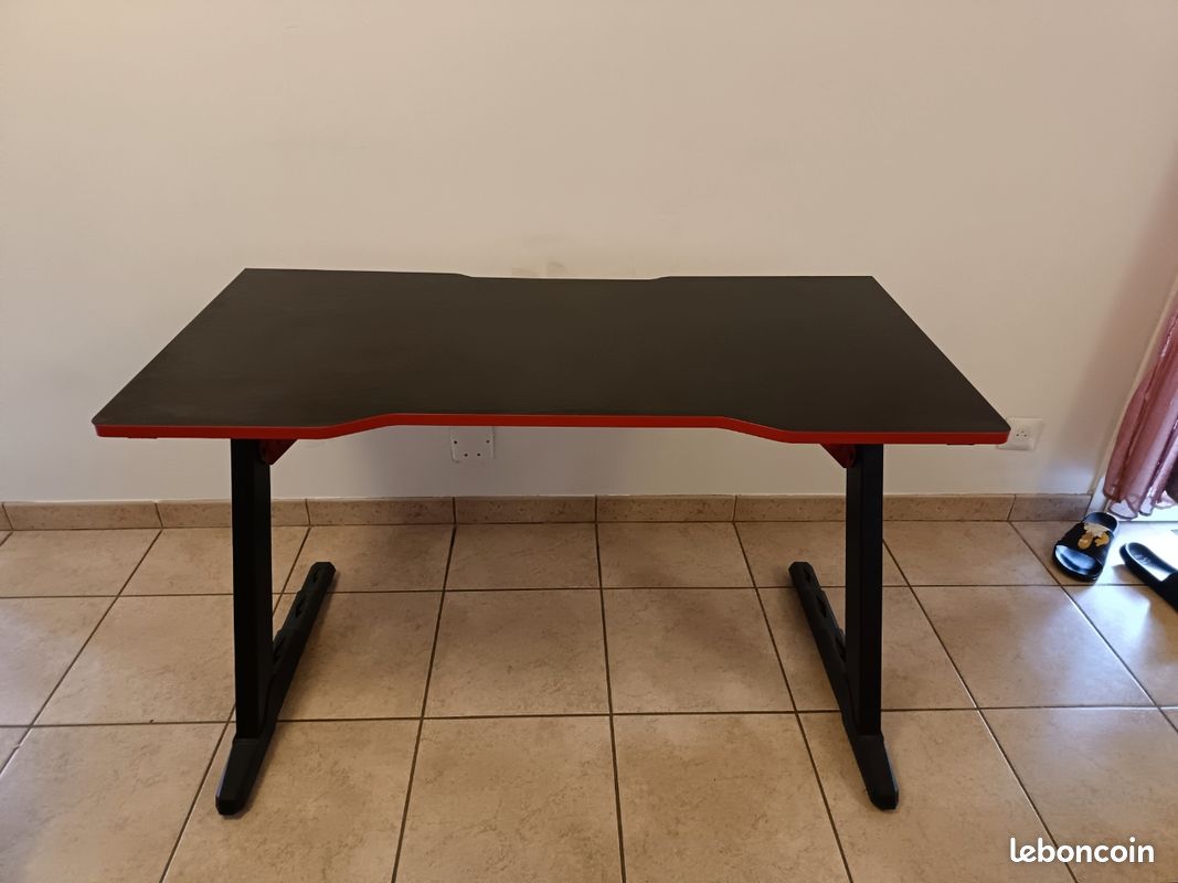 Bureau gaming (image 1)
