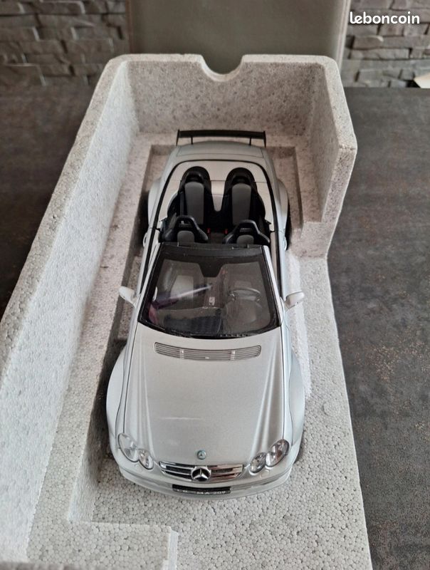 Mercedes CLK DTM AMG Cabriolet 2006 Rouge – Kyosho 1/43 (Neuf, Boîte Fermée)