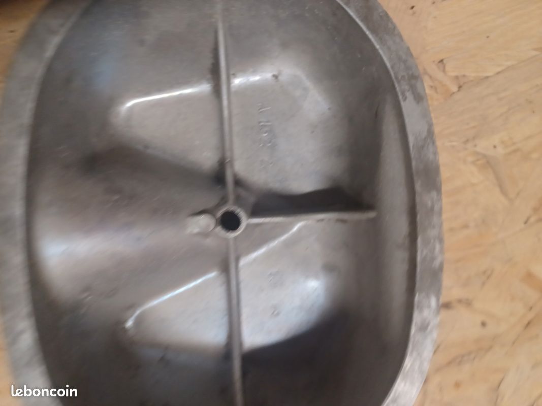 Vend pour 2cv cache culbuteur (image 2)