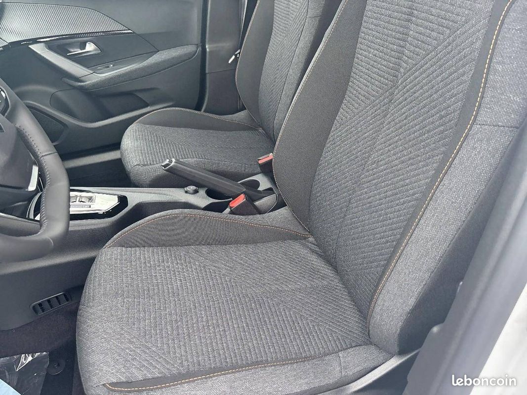 PEUGEOT 2008 Hybrid 145 e-DCS6 Style (image 7)