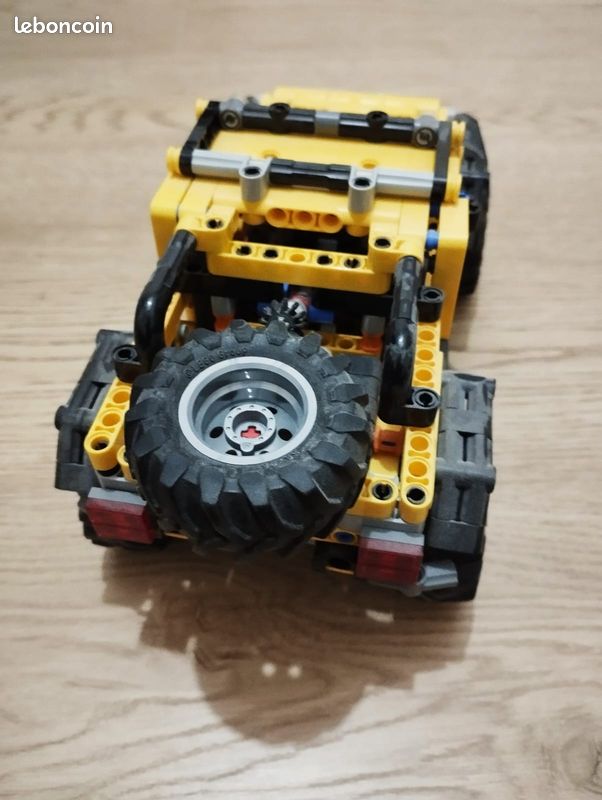 Lego technic Jeep 42122 (image 2)