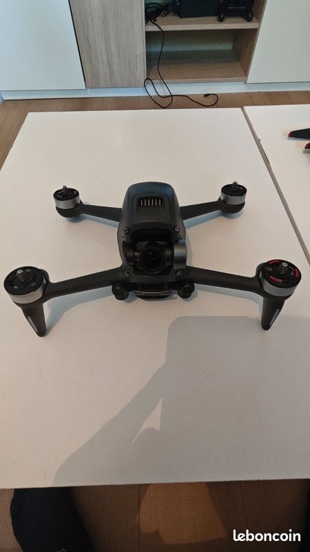 Pack DJI FPV / Avata complet – Très bon état – 3 batteries + accessoires (image 3)