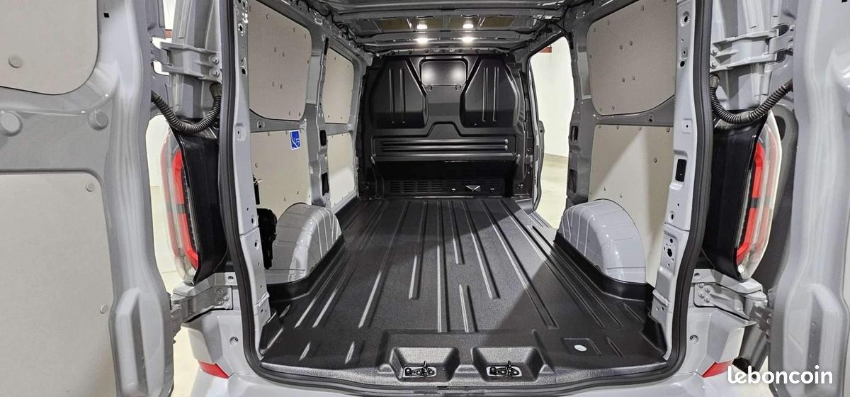 Ford Transit Custom FOURGON 320 L1H1 2.0 ECOBLUE 170 CH BVA8 SPORT (image 16)