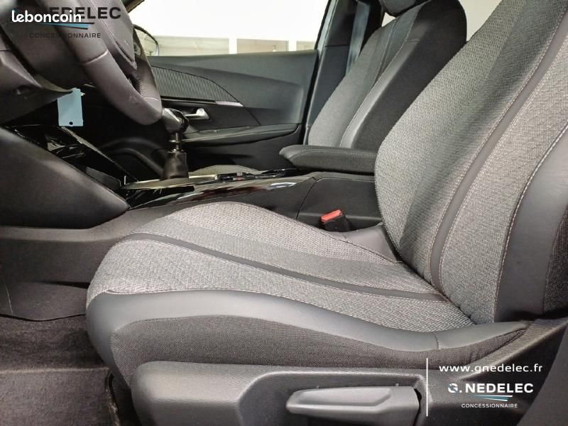 Peugeot 2008 1.2 PureTech 100ch S&S Allure (image 9)
