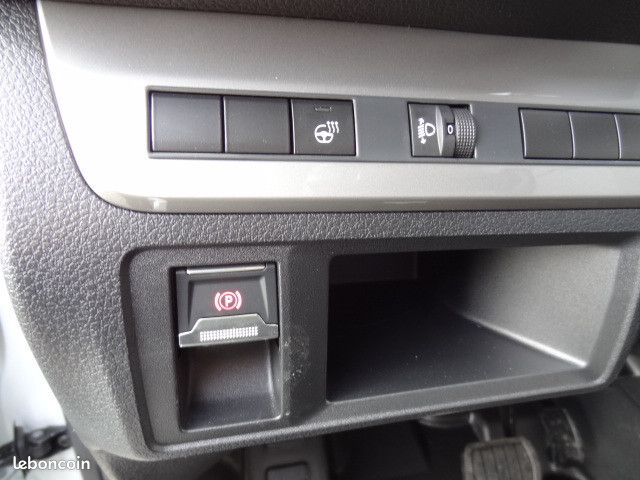 Citroen JUMPY FG XL 2.2 DIESEL 180CH CABINE APPROFONDIE FIXE PACK PREMIUM CONNECT AUTOMATIQUE (image 17)