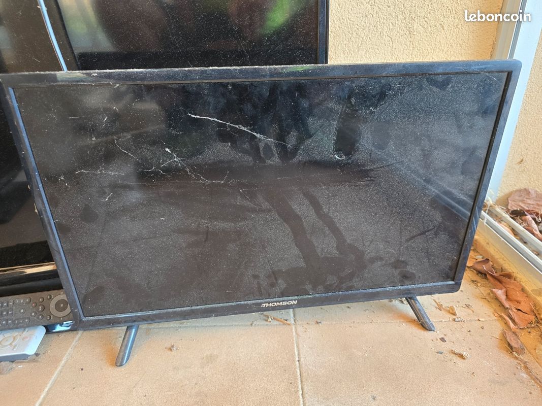 Lot de 3 téléviseurs écrans plats – Philips / Thomson (image 2)