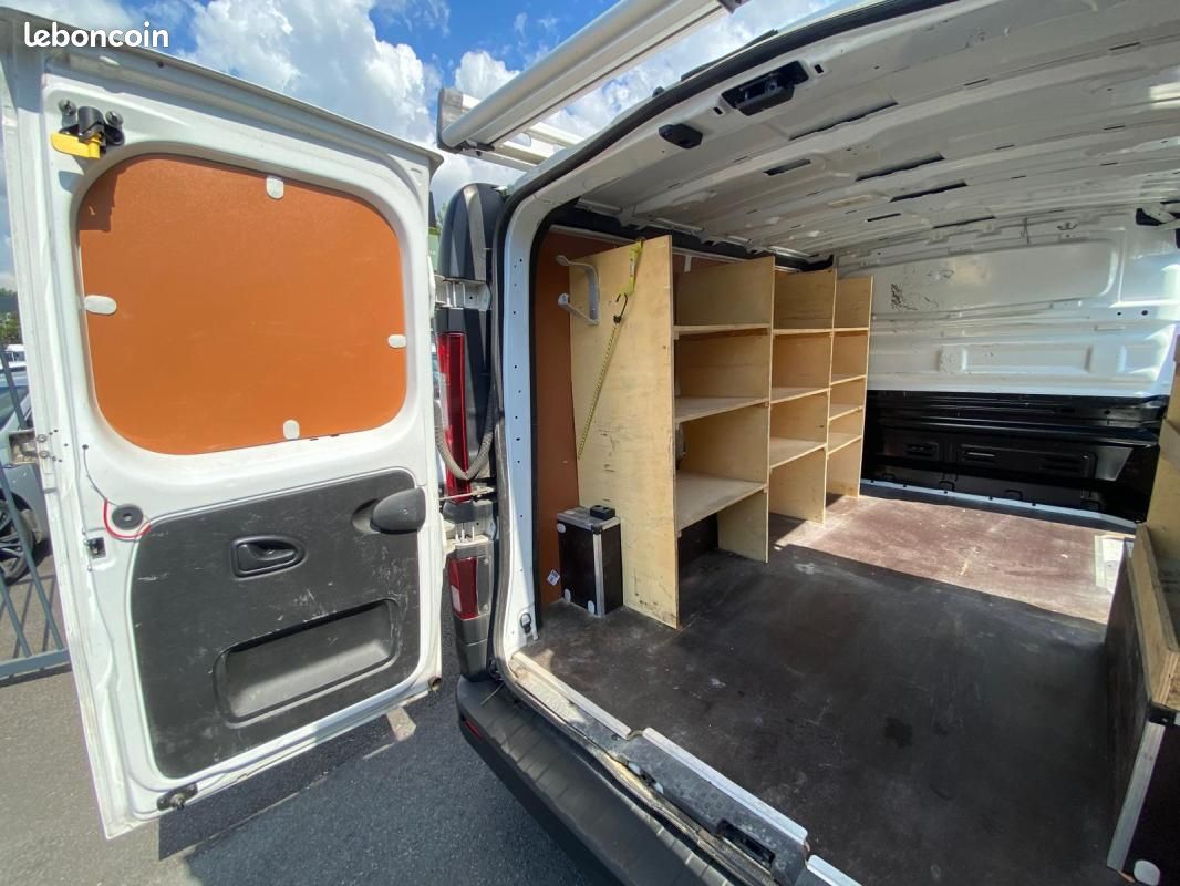 Renault Trafic CONFORT 2.0 DCI 130CV L1H1 2T8 17.000HT - BLUETOOTH/GALERIE/CLIM/KIT BOIS (image 15)