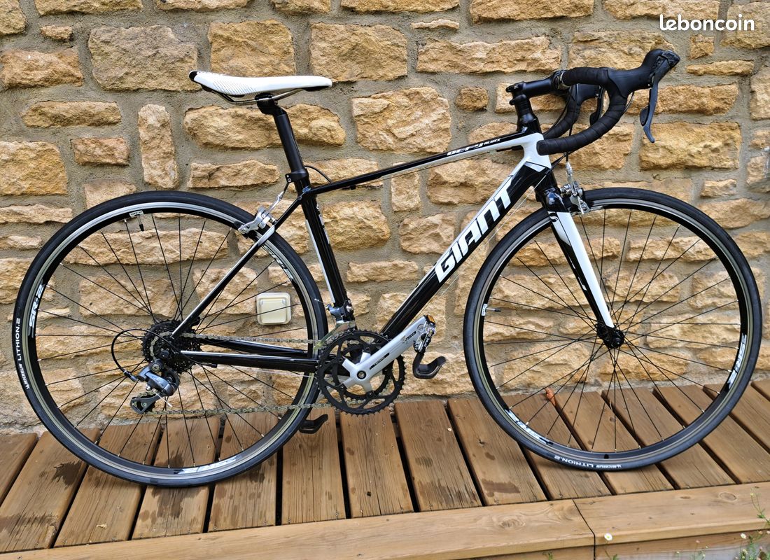 Vélo route GIANT Defy 5 Aluxx – Taille S - Vélos