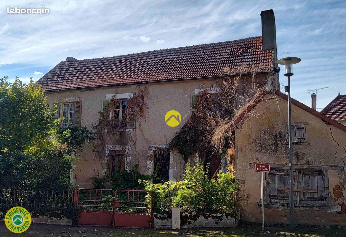 Maison 5 pièces 131 m² · à Dun-le-Palestel · 131 m² · 27 000 €
