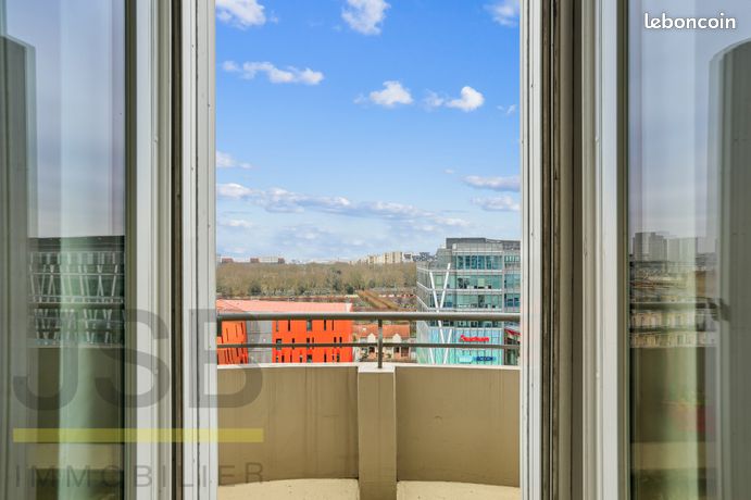 https://img.leboncoin.fr/api/v1/lbcpb1/images/d3/84/68/d38468ead1b042cd27388e765f2418fc1221c9fa.jpg?rule=ad-image