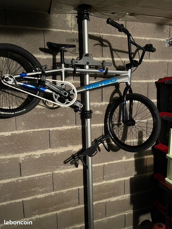 Perche accroche vélo pour garage (image 1)