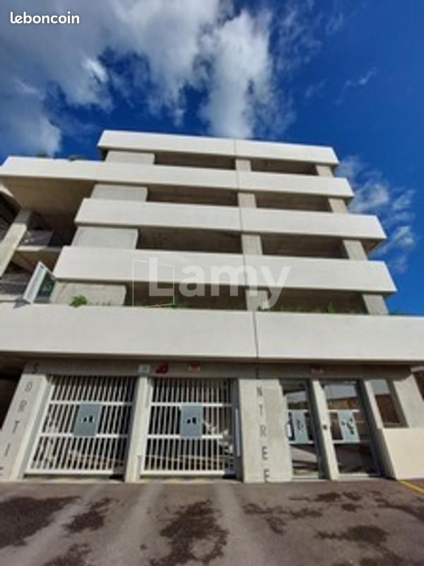 Parking 8 m² · à Grenoble · 8 m² · 51 €