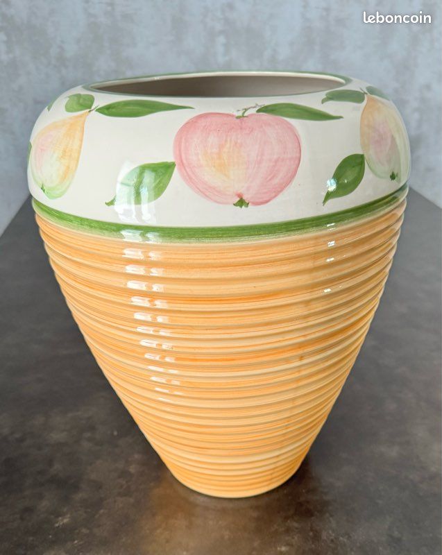 Vase (image 1)