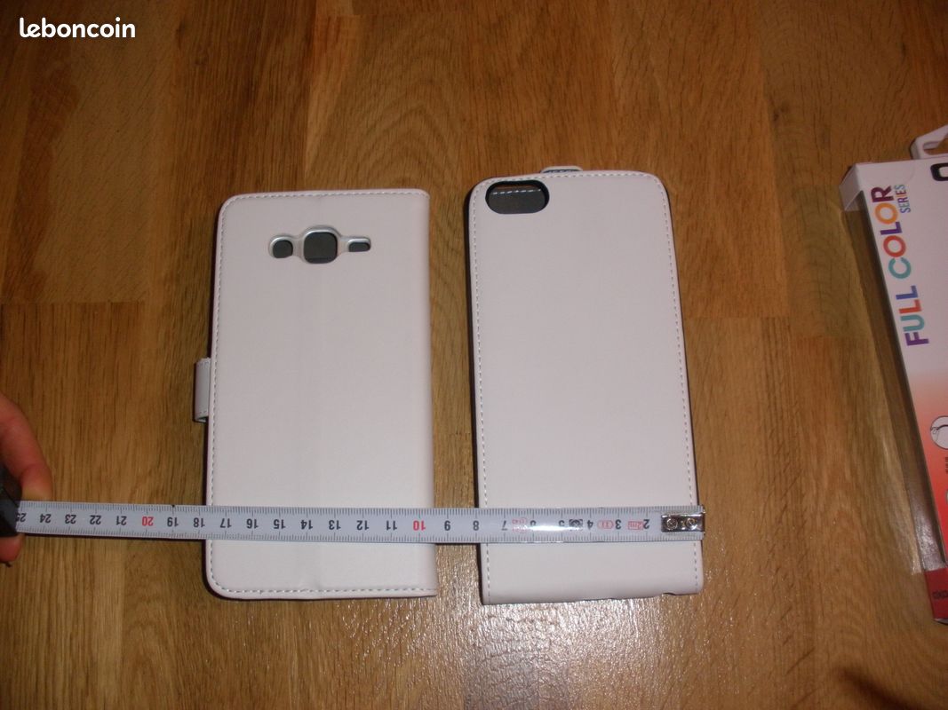 Deux pochettes de téléphone blanches (image 1)